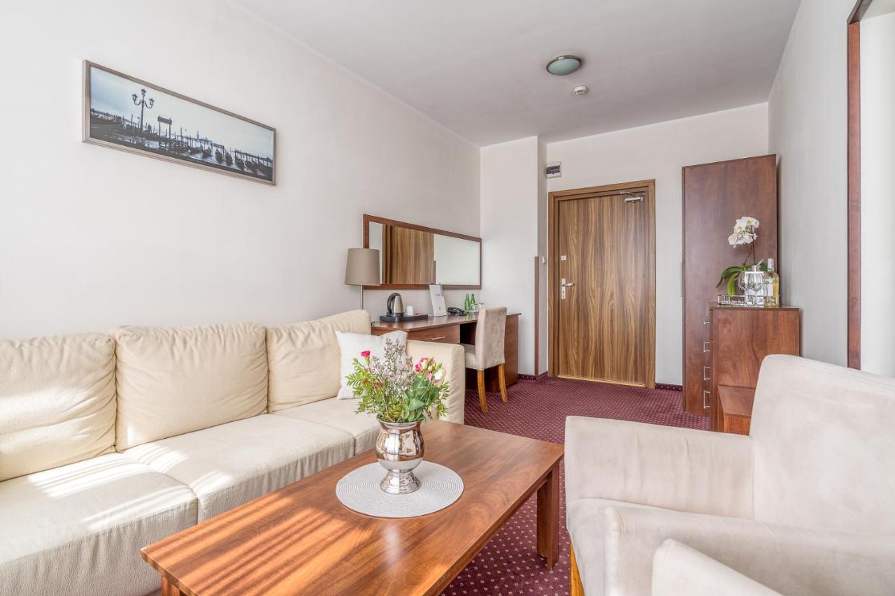 Hotel Stork Brodnica  Ngoại thất bức ảnh